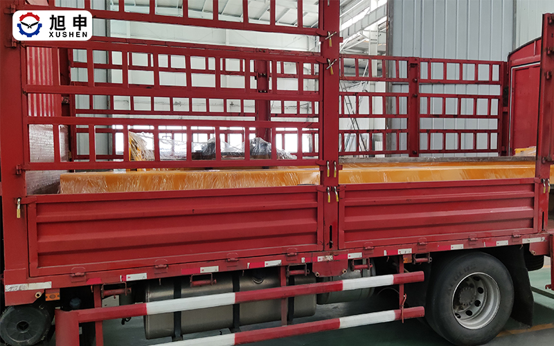 青島客戶(hù)訂購(gòu)的焊接操作機(jī)驗(yàn)收合格，裝車(chē)發(fā)往客戶(hù)現(xiàn)場(chǎng)